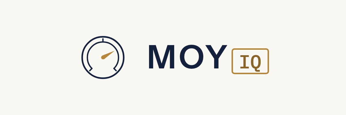 Logo de MOY IQ sobre fondo claro